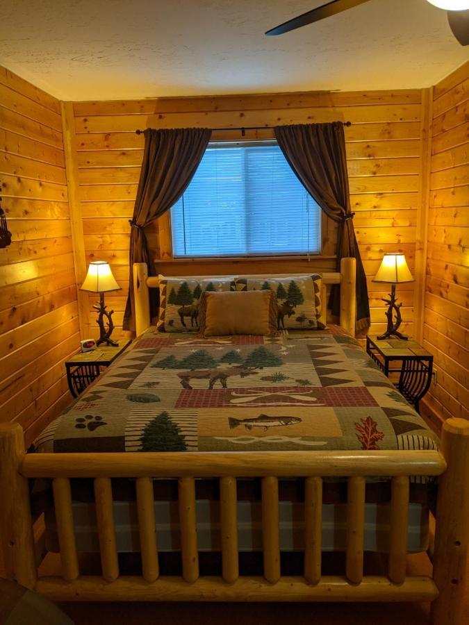 9 Bar W Cabins Уест Йелоустоун Екстериор снимка