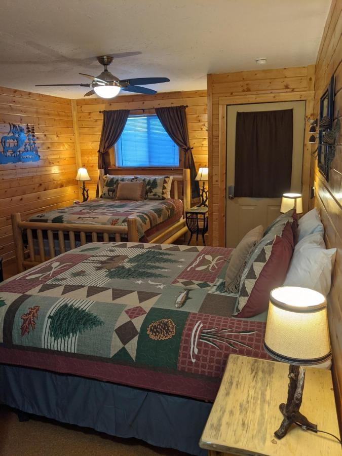 9 Bar W Cabins Уест Йелоустоун Екстериор снимка