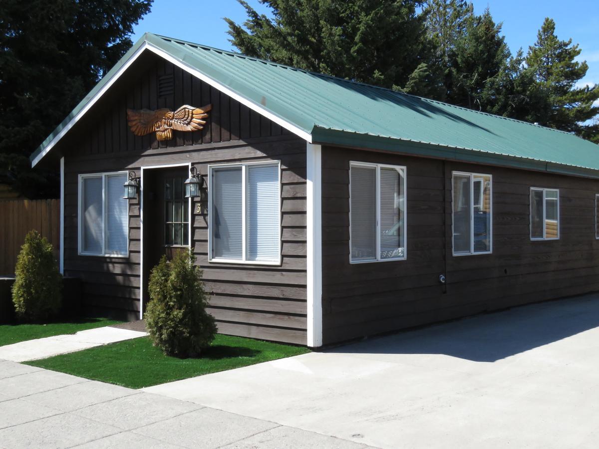 9 Bar W Cabins Уест Йелоустоун Екстериор снимка